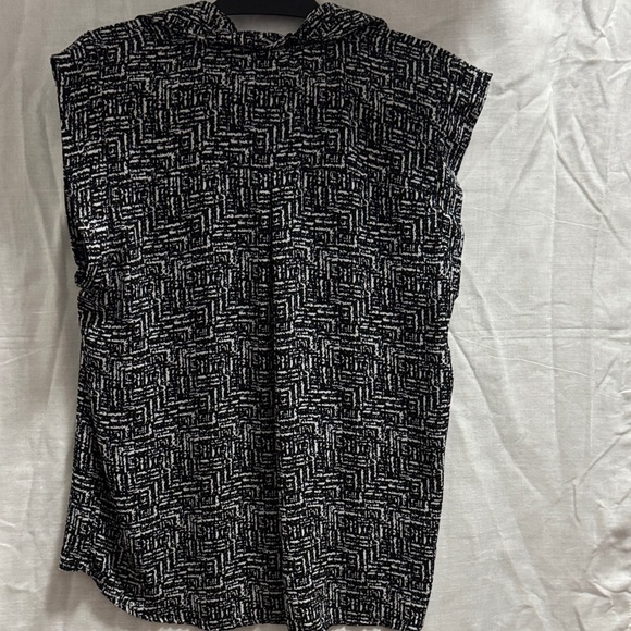 Pleione Monochrome Geometric Women's Blouse - Picture 4 of 6